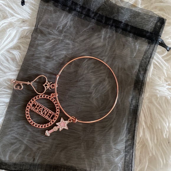 Vase - Picture 2 of 3